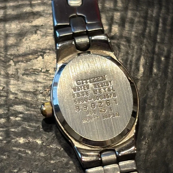 Citizen Quartz Two-Tone Link Watch Silver Gold Classic JB8